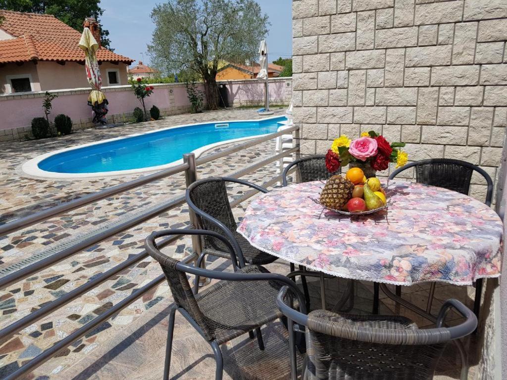 Villa Baldi -Apartmani Danny Tar-Vabriga Eksteriør billede